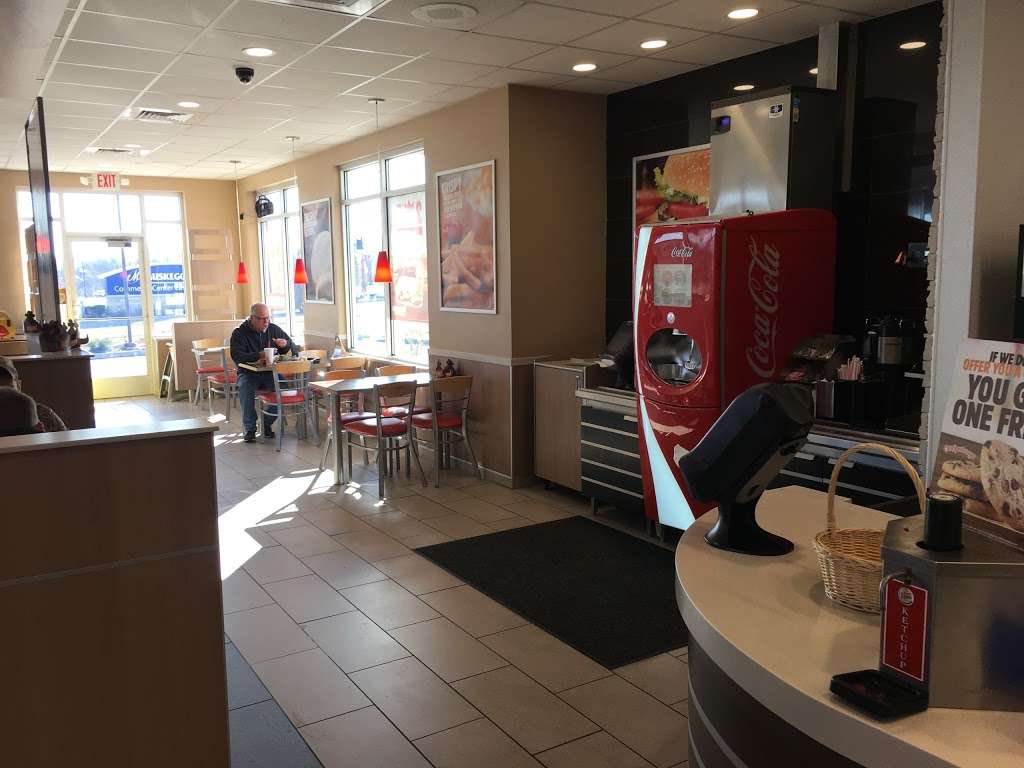 Burger King | S64W15924 Commerce Center Parkway, Muskego, WI 53150, USA | Phone: (414) 422-9596