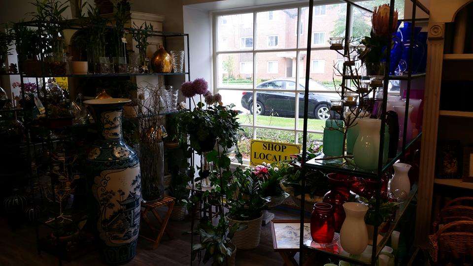 Kikos Flower & Gifts | 650 Busse Hwy, Park Ridge, IL 60068, USA | Phone: (847) 696-4226