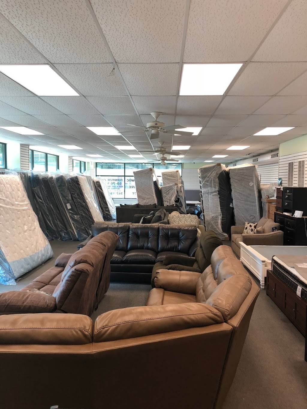 Oconomowoc Furniture Direct | 1225 Robruck Dr, Oconomowoc, WI 53066, USA | Phone: (262) 894-3392