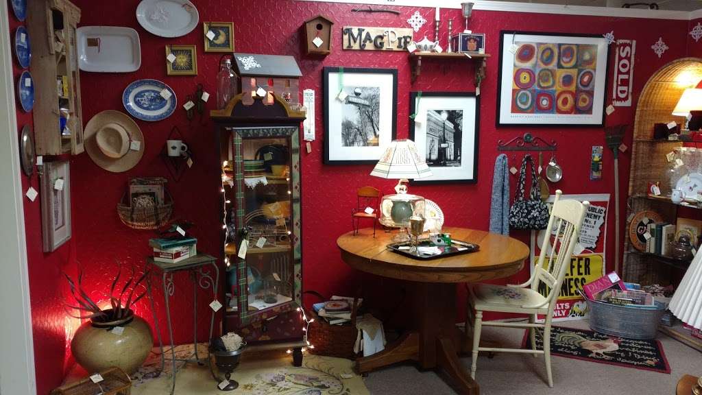 Mission Road Antique Mall | 4101 W 83rd St, Prairie Village, KS 66208, USA | Phone: (913) 341-7577