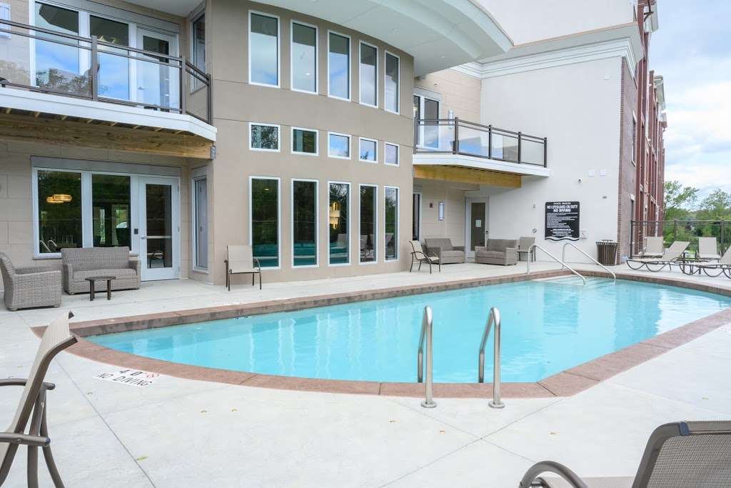 Poplar Creek Apartments | 20200 Poplar Creek Pkwy, Brookfield, WI 53045, USA | Phone: (262) 429-9266