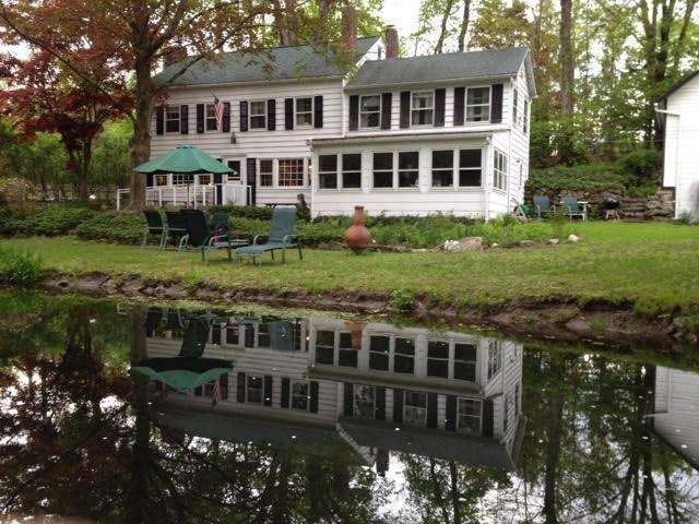 Connors Colonial Inn, Bed & Breakfast | 14 Lockwood Rd, Cortlandt, NY 10567, USA