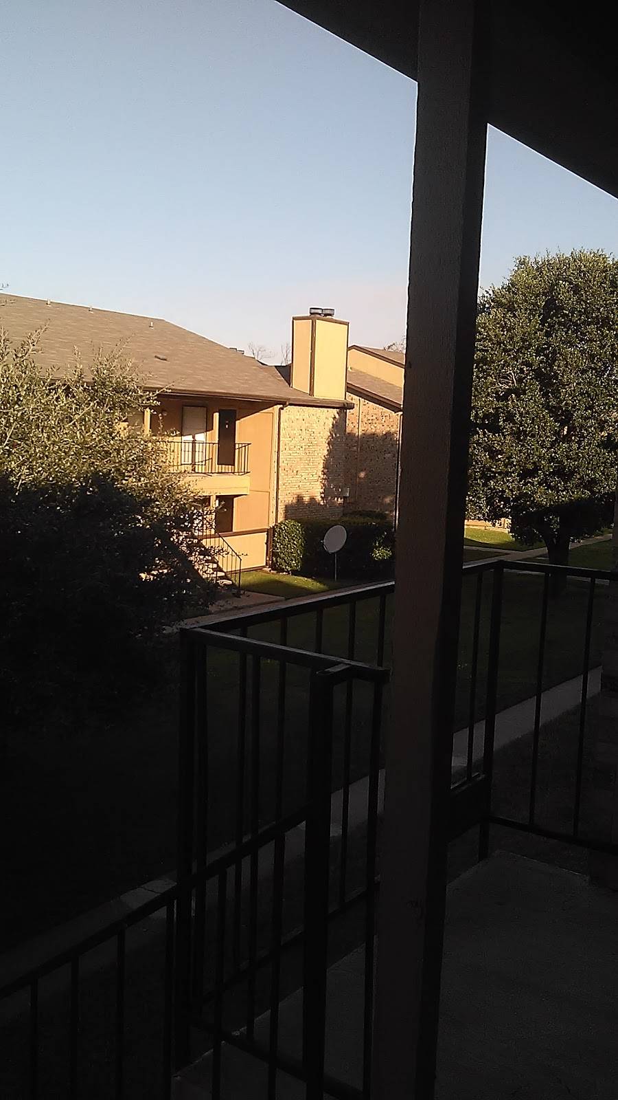 Stoneleigh Place Apartments | 2261 W Buckingham Rd, Garland, TX 75042 | Phone: (972) 495-6801