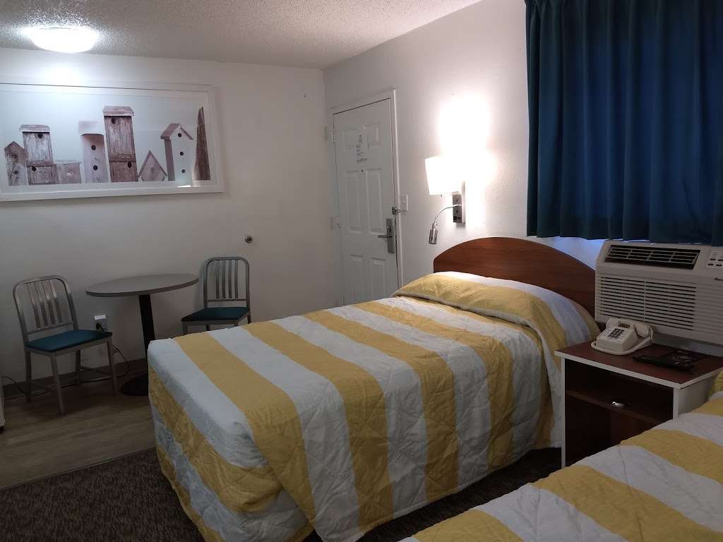 InTown Suites Extended Stay Houston TX - Cypress Station | 16909 Rolling Creek Dr, Houston, TX 77090, USA | Phone: (281) 587-1177