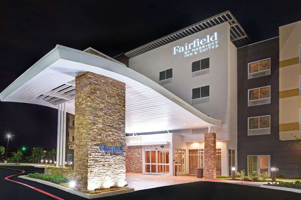 Fairfield Inn & Suites by Marriott Houston NASA/Webster | 401 W Texas Ave, Webster, TX 77598, USA | Phone: (832) 932-3633