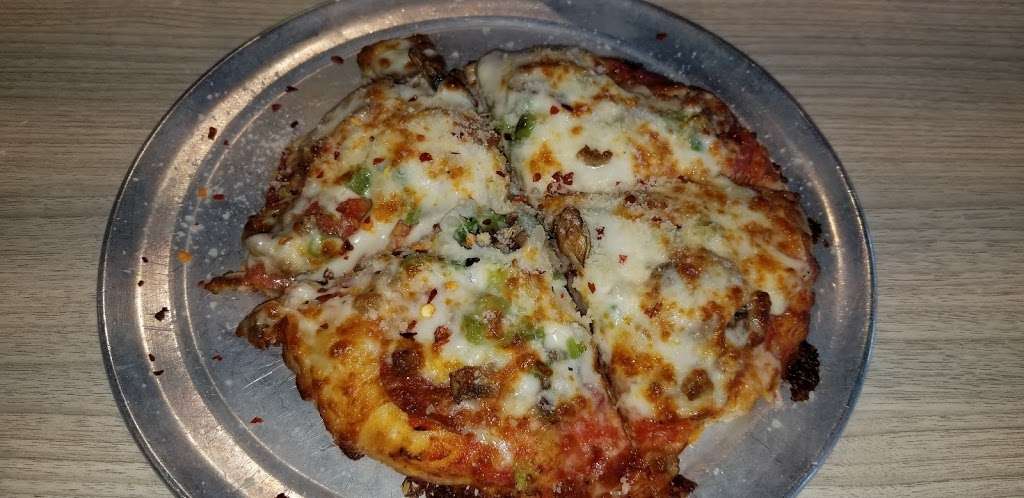 Chicagos Pizza | 1004 N Main St, Cloverdale, IN 46120, USA | Phone: (765) 795-4070