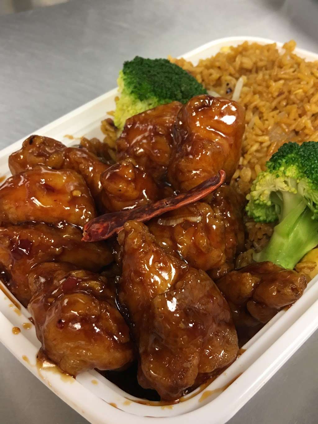 Sultan Wok Chinese, Sushi & Thai | 33 Princeton Hightstown Rd, Princeton Junction, NJ 08550, USA | Phone: (609) 799-9666