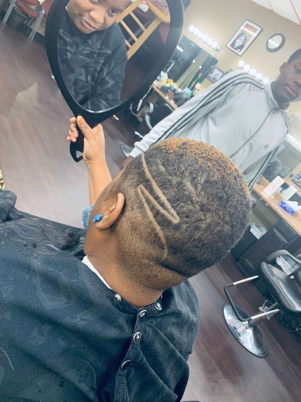 Suite 410 Barber Salon | 124 E Pulaski Hwy, Elkton, MD 21921, USA | Phone: (443) 593-3797