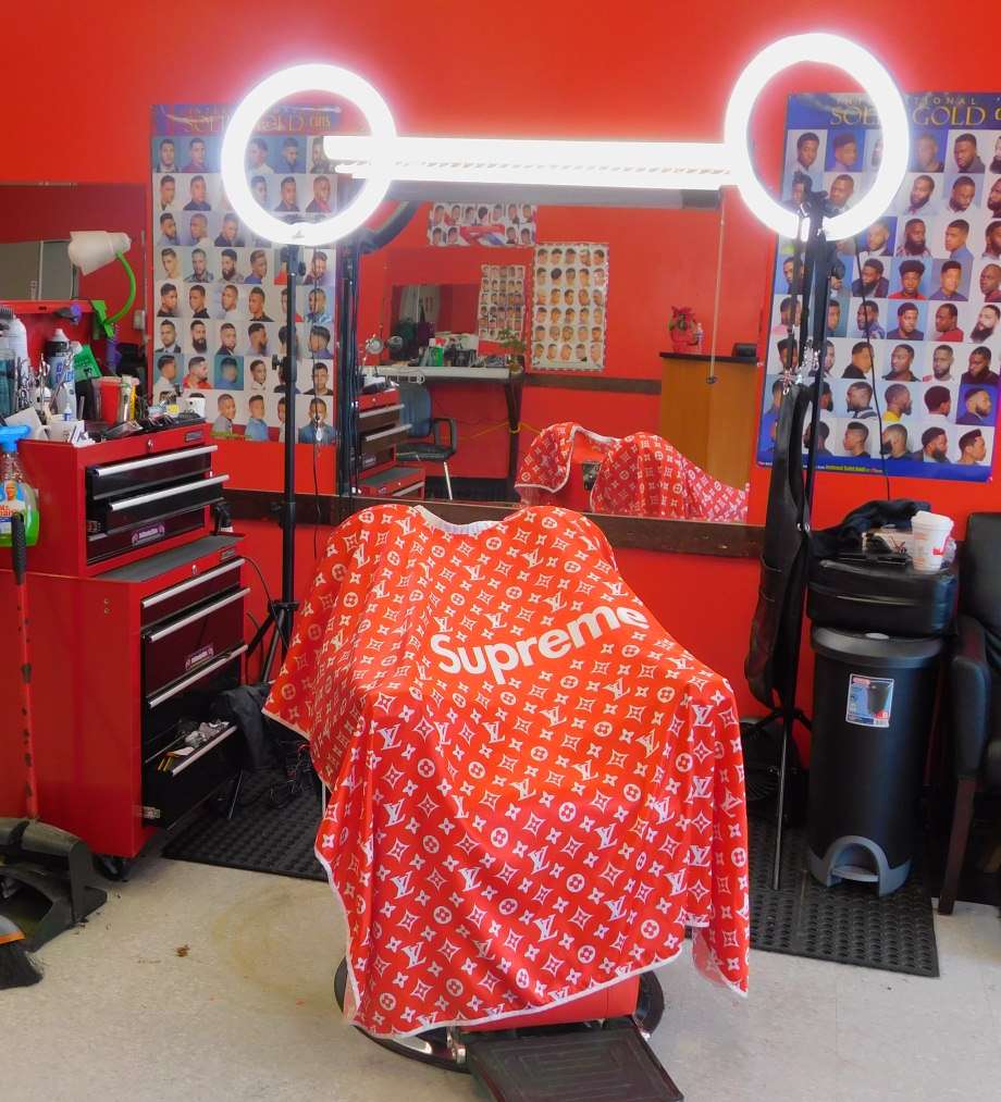 Signature Cuts | 332 Douglas Rd, Oswego, IL 60543, USA | Phone: (630) 597-6498