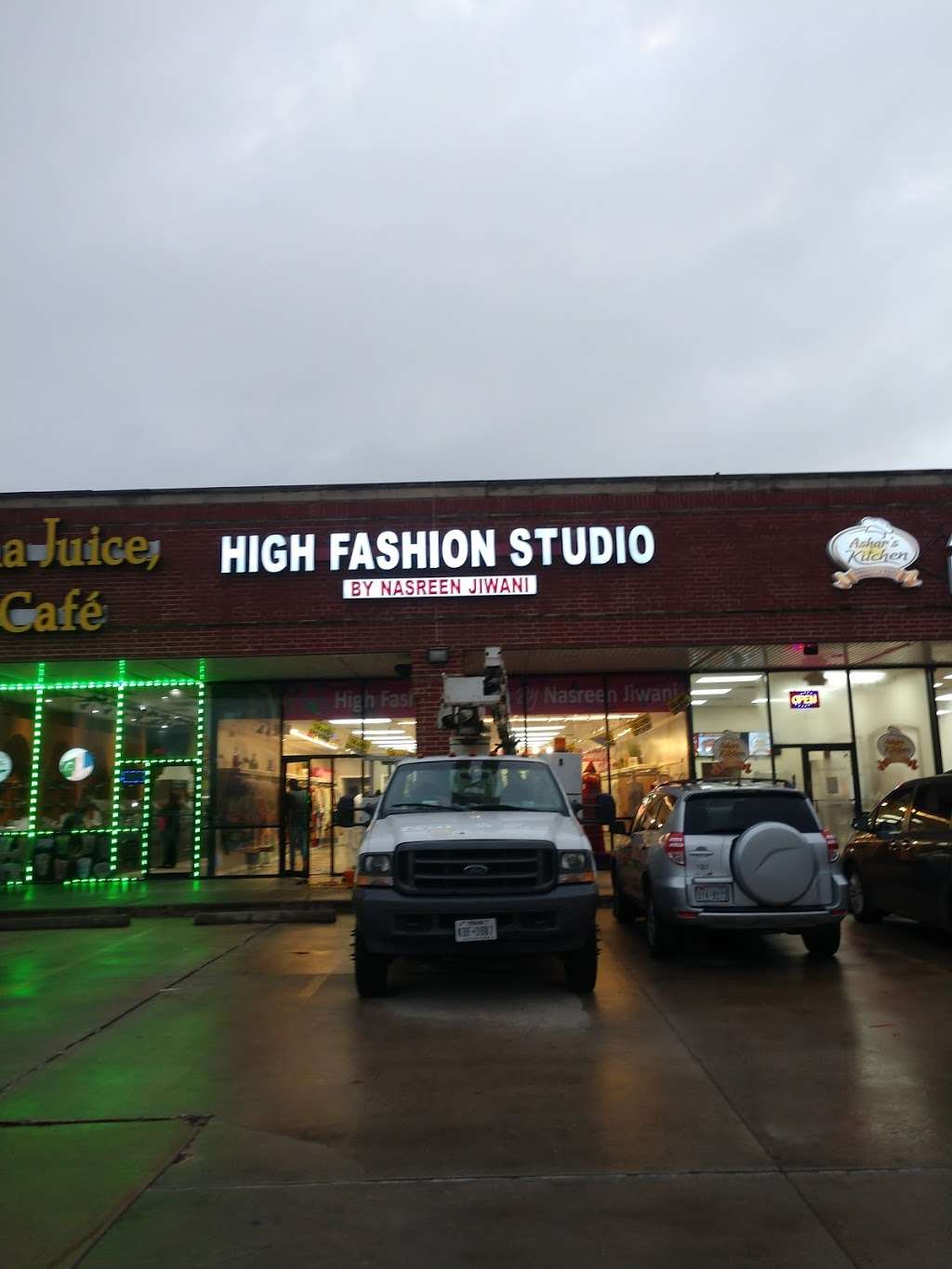 High Fashion Studio By Nasreen Jiwani - clothing store  | Photo 8 of 10 | Address: 11920 S Texas 6 #750, Sugar Land, TX 77498, USA | Phone: (832) 998-3952