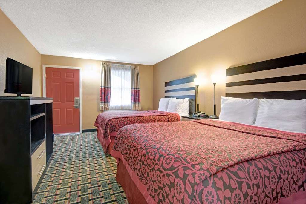 Days Inn by Wyndham Kansas City | 5100 E Linwood Blvd, Kansas City, MO 64128, USA | Phone: (816) 787-1045