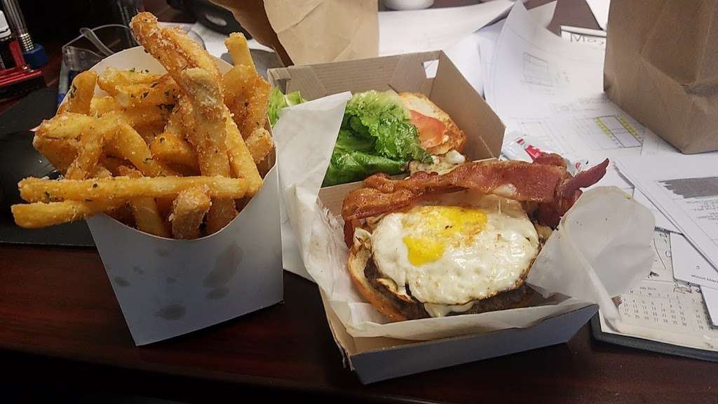 Beltway Burgers & Bites | 8111 North Sam Houston Pkwy W Suite 200, Houston, TX 77064 | Phone: (346) 314-4934