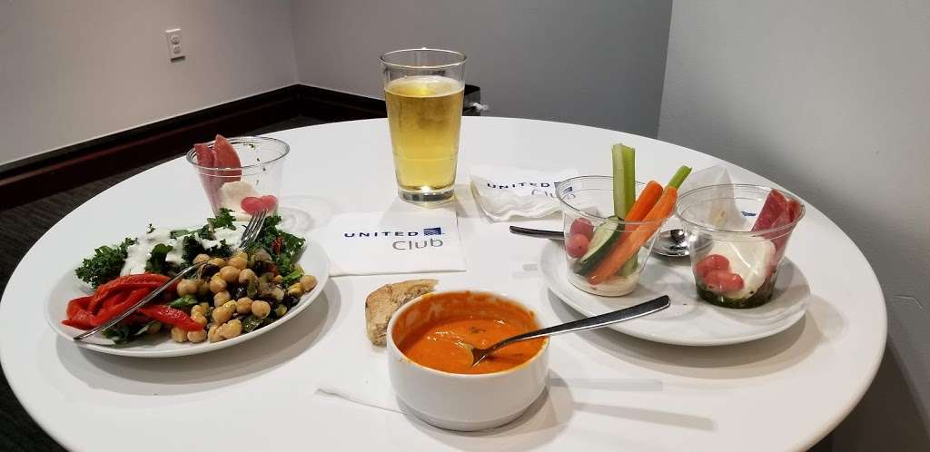 United Club Terminal E | 3870 N Terminal Rd, Houston, TX 77032, USA | Phone: (800) 864-8331