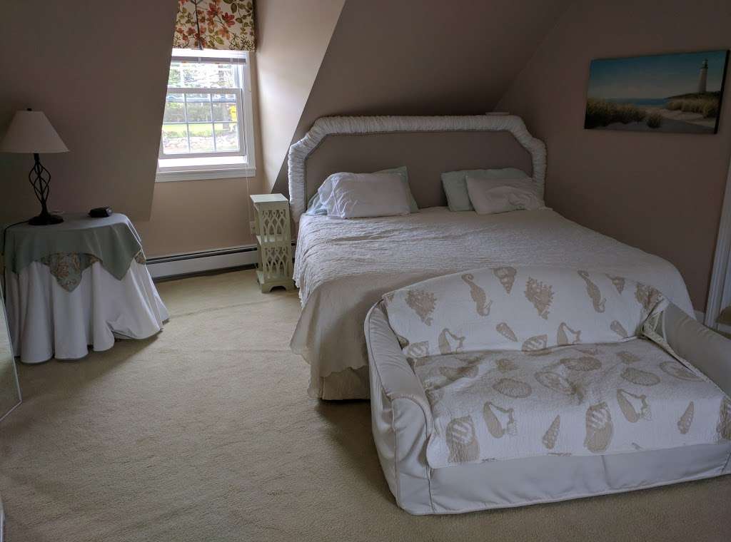 Village Bed & Breakfast | 215 Old Main St, Marshfield Hills, MA 02051, USA | Phone: (781) 834-6193