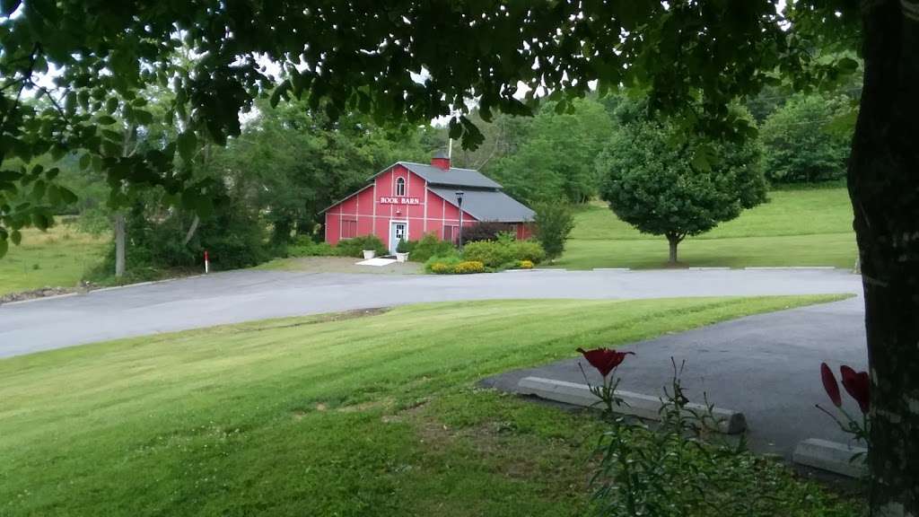 Book Barn | 3 Library Rd, Washington, VA 22747, USA