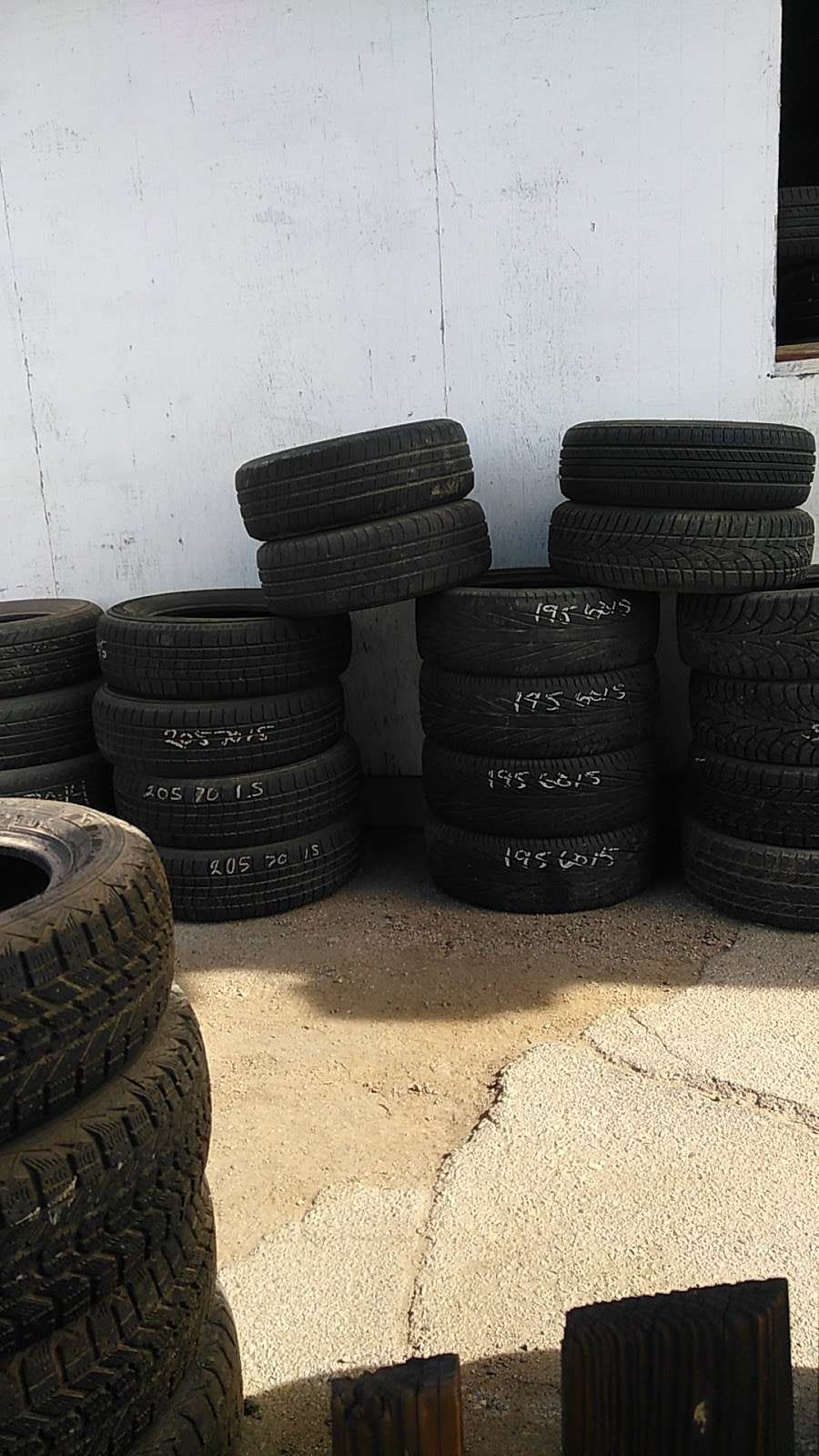 P&B Tires | 13906 Old 215 Frontage Rd, Moreno Valley, CA 92553, USA | Phone: (951) 656-0705