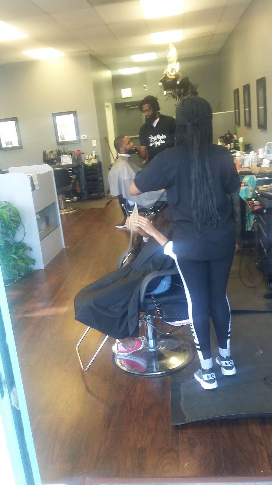 AJ Styles Beauty and Barber Salon, LLC. | 6624 W North Ave, Chicago, IL 60707 | Phone: (872) 256-5666