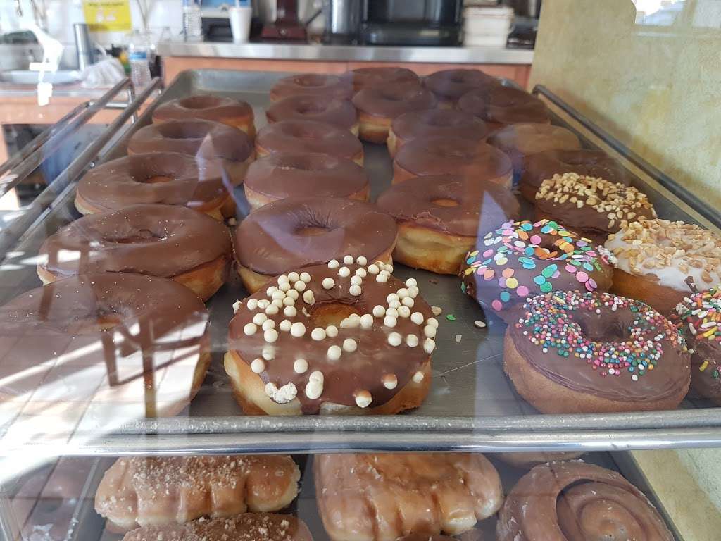 Donut Express | 425 E Imperial Hwy A, Los Angeles, CA 90061, USA | Phone: (323) 920-4229