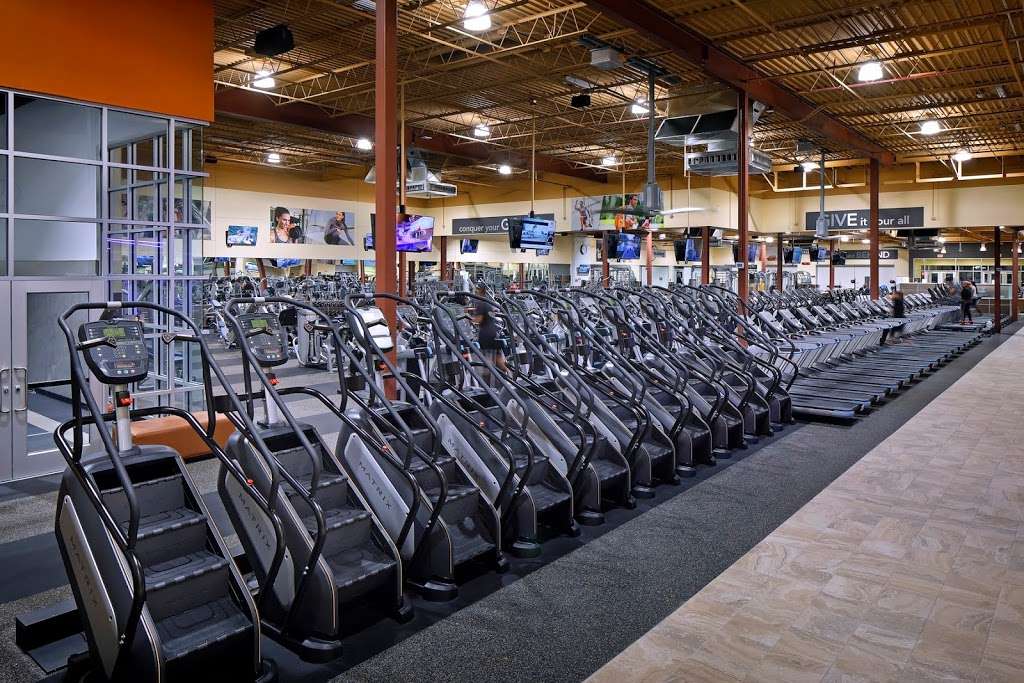 24 Hour Fitness | 1624 St Georges Ave, Avenel, NJ 07001, USA | Phone: (732) 453-5188