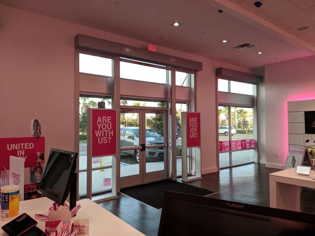 T-Mobile | 9985 Tagore Pl Bldg H Ste 3, Orlando, FL 32832, USA | Phone: (321) 732-6856