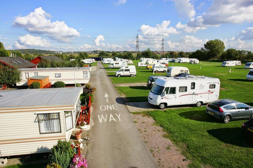 Lee Valley Camping and Caravan Park, Edmonton | Meridian Way, Edmonton, London N9 0AR, UK | Phone: 020 8803 6900