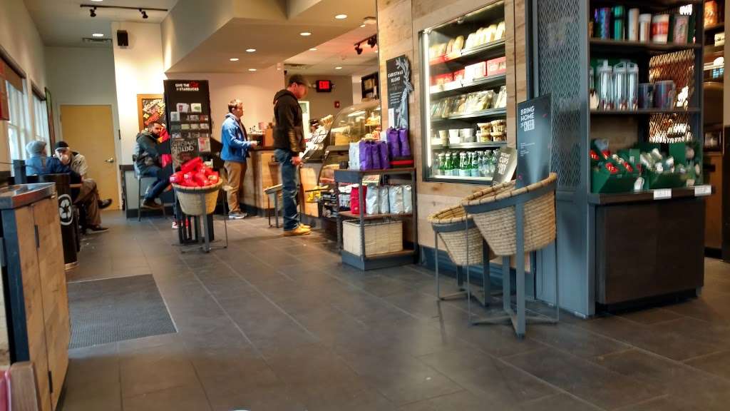 Starbucks | 250 Providence Hwy, Dedham, MA 02026, USA | Phone: (781) 751-9036