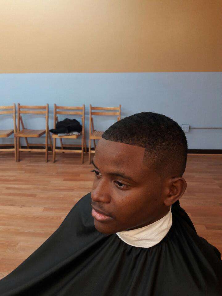 Cuts On Point Barber Studio Ray | 3316 147th St, Midlothian, IL 60445, USA | Phone: (708) 296-3112