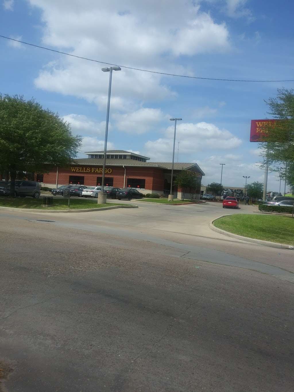 Wells Fargo Bank | 3601 Eastex Fwy, Houston, TX 77026, USA | Phone: (713) 217-5930
