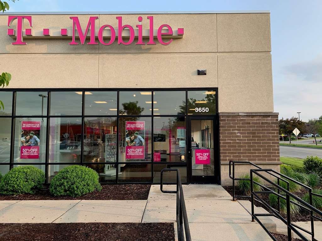 T-Mobile | 3650 S 27th St #100, Milwaukee, WI 53221, USA | Phone: (414) 282-9056