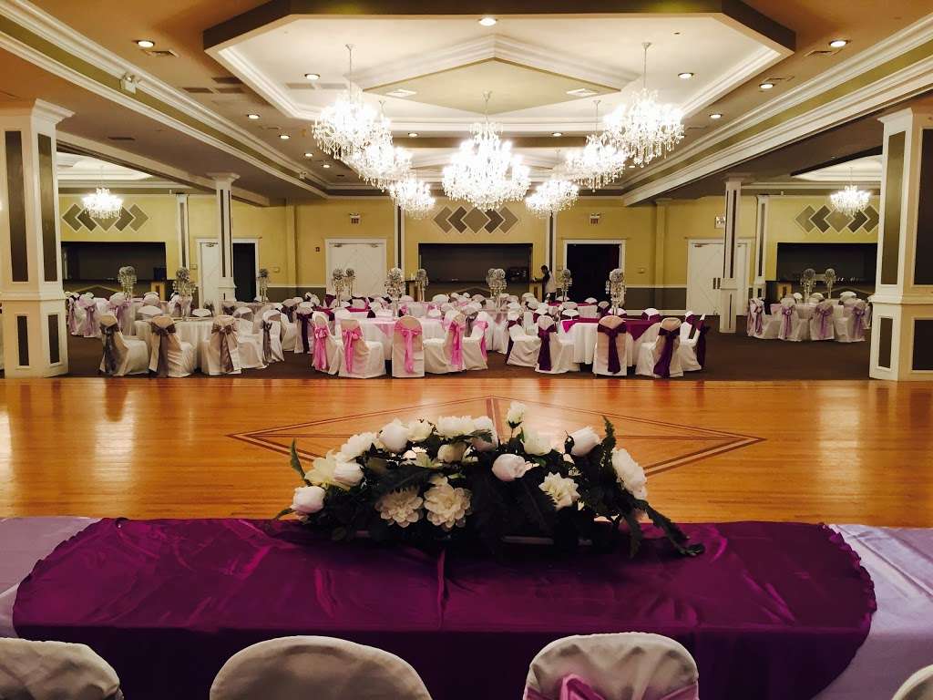 Lakehurst Banquets | 300 Lakehurst Rd, Waukegan, IL 60085, USA | Phone: (847) 440-3300