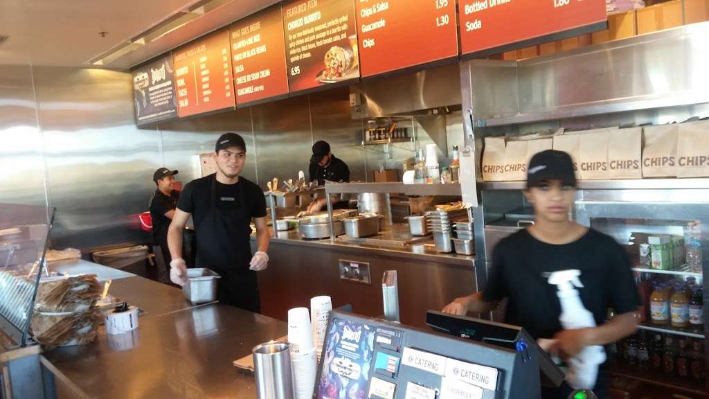 Chipotle Mexican Grill | 4600 Hoffman Blvd, Hoffman Estates, IL 60192, USA | Phone: (847) 649-5800