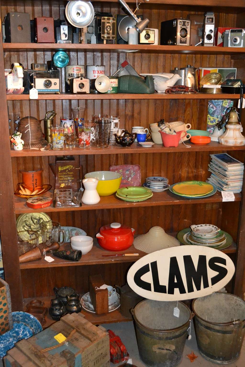 Montgomery Antique Center | 40 Railroad Ave, Montgomery, NY 12549, USA | Phone: (845) 457-7100