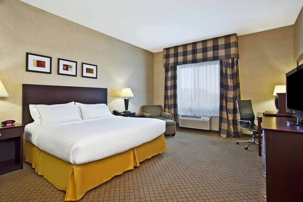 Holiday Inn Express & Suites Anderson | 6720 S Scatterfield Rd, Anderson, IN 46013, USA | Phone: (765) 779-0111