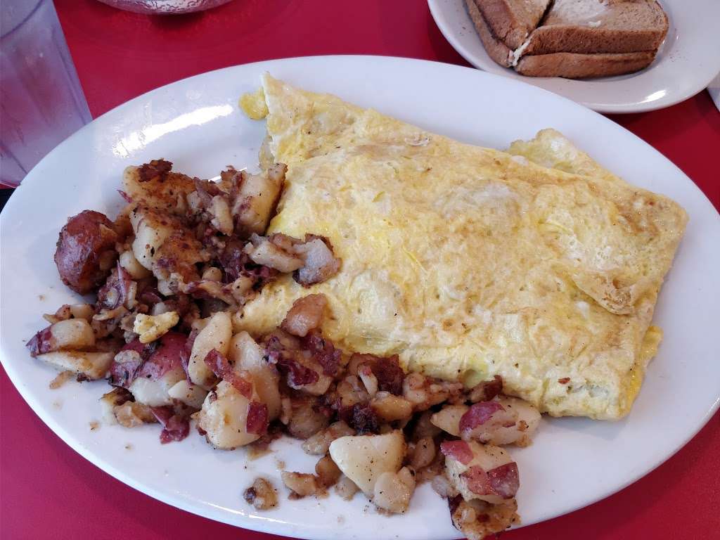 Lloyds Diner | 184 Fountain St, Framingham, MA 01702, USA | Phone: (508) 879-8750