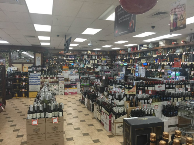 Liquor &amp; Wine Warehouse, 1720 Eastchester Rd, Bronx, NY 10461, USA