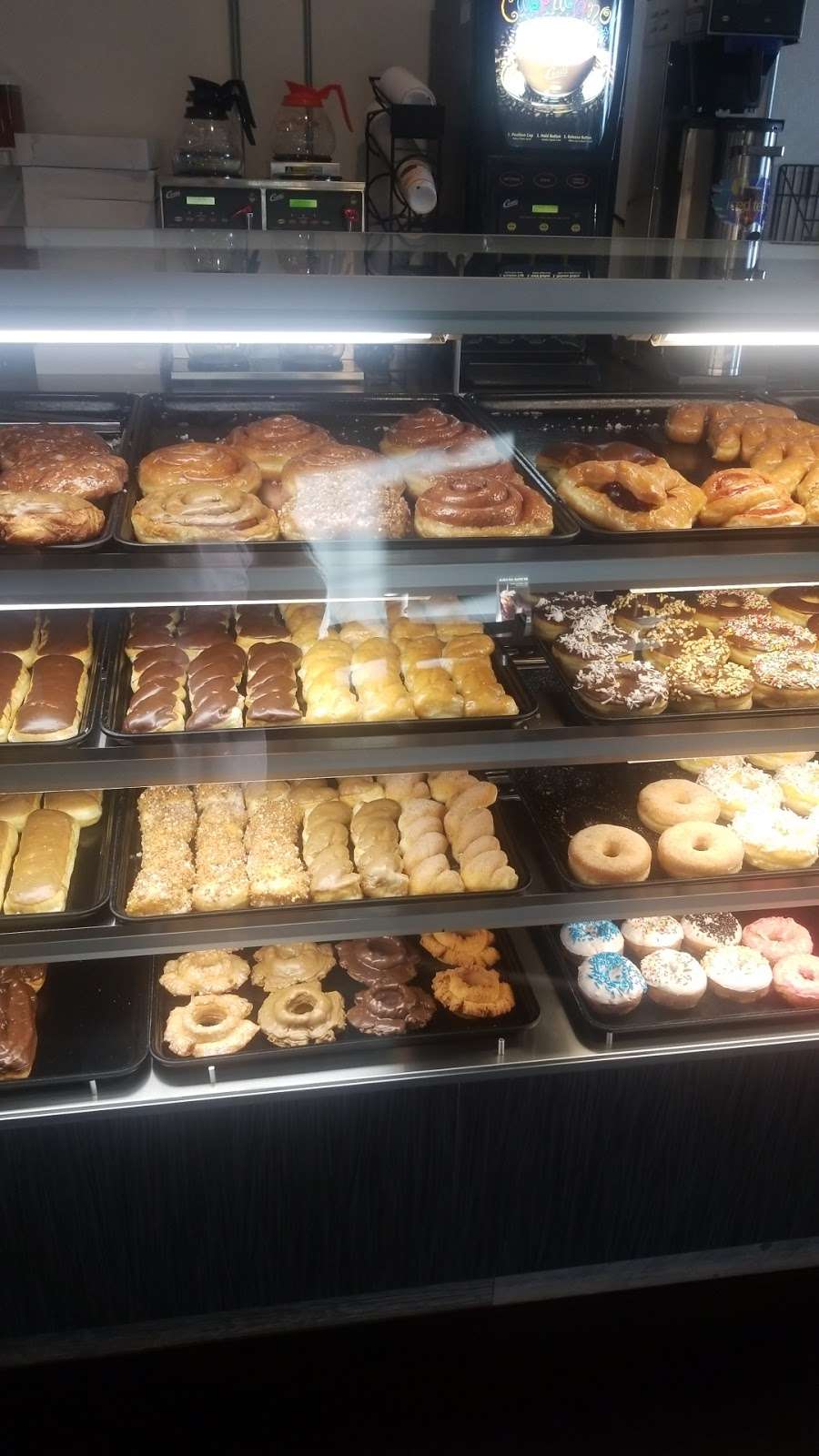 Around the clock donuts | 8853 Three Flags Road, Hesperia, CA 92344, USA | Phone: (760) 620-9941