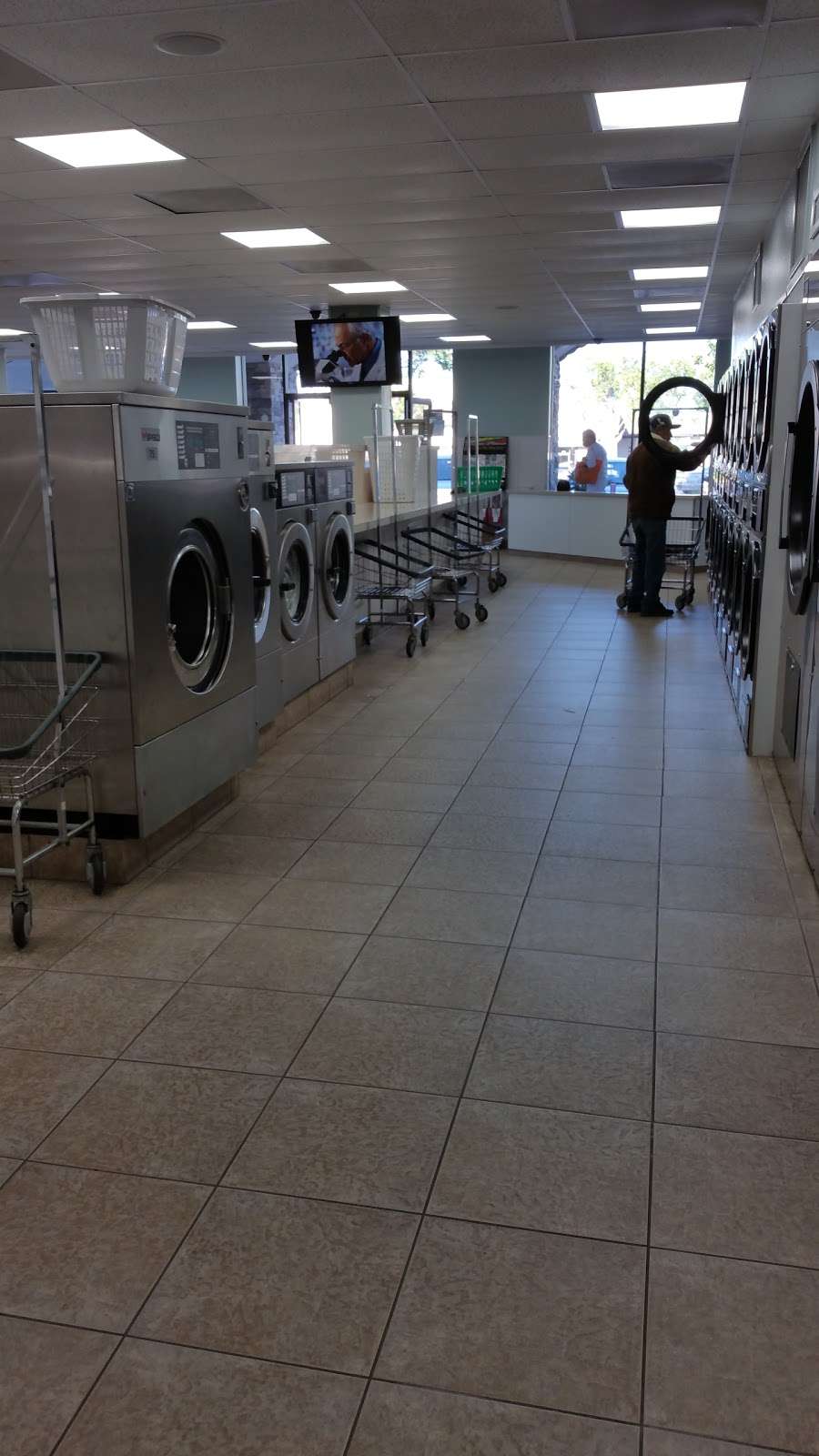 Foothill Laundry | 1375 E Vista Way, Vista, CA 92084 | Phone: (760) 806-2644