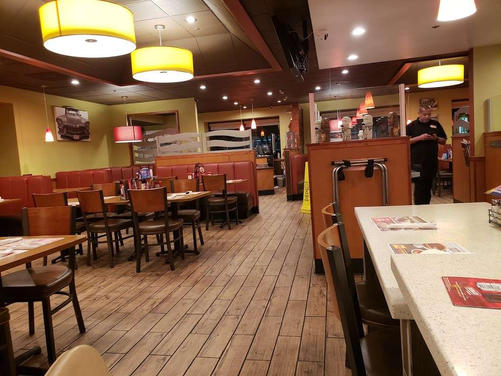 Dennys | 1010 W Alameda Ave, Burbank, CA 91506, USA | Phone: (818) 842-0555
