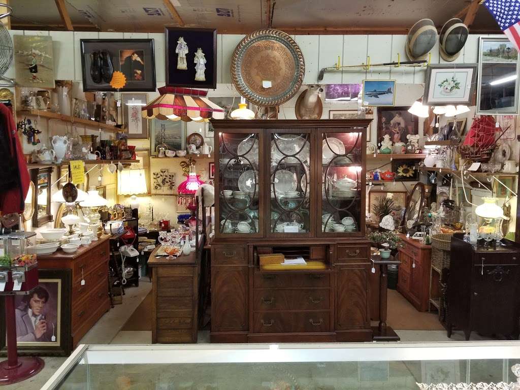 Pocono Peddlers Village Antique Mall | 246 Stadden Rd, Tannersville, PA 18372, USA | Phone: (570) 629-6366