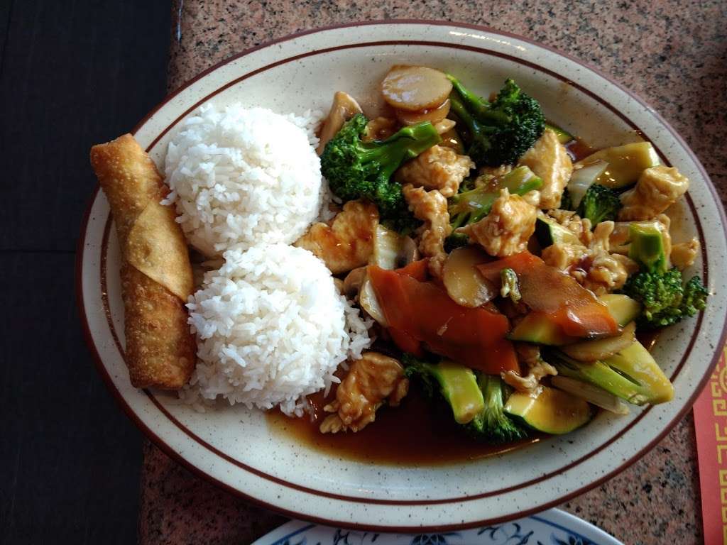 Golden Wok Restaurant | Located in, 3468 Ella Blvd, Houston, TX 77018, USA | Phone: (713) 957-1551