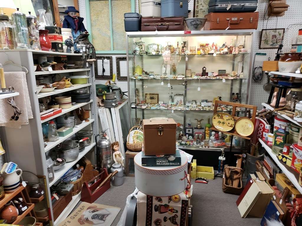 Mad Hatter Antique Mall | 61 Willow St, Adamstown, PA 19501, USA | Phone: (717) 484-4159