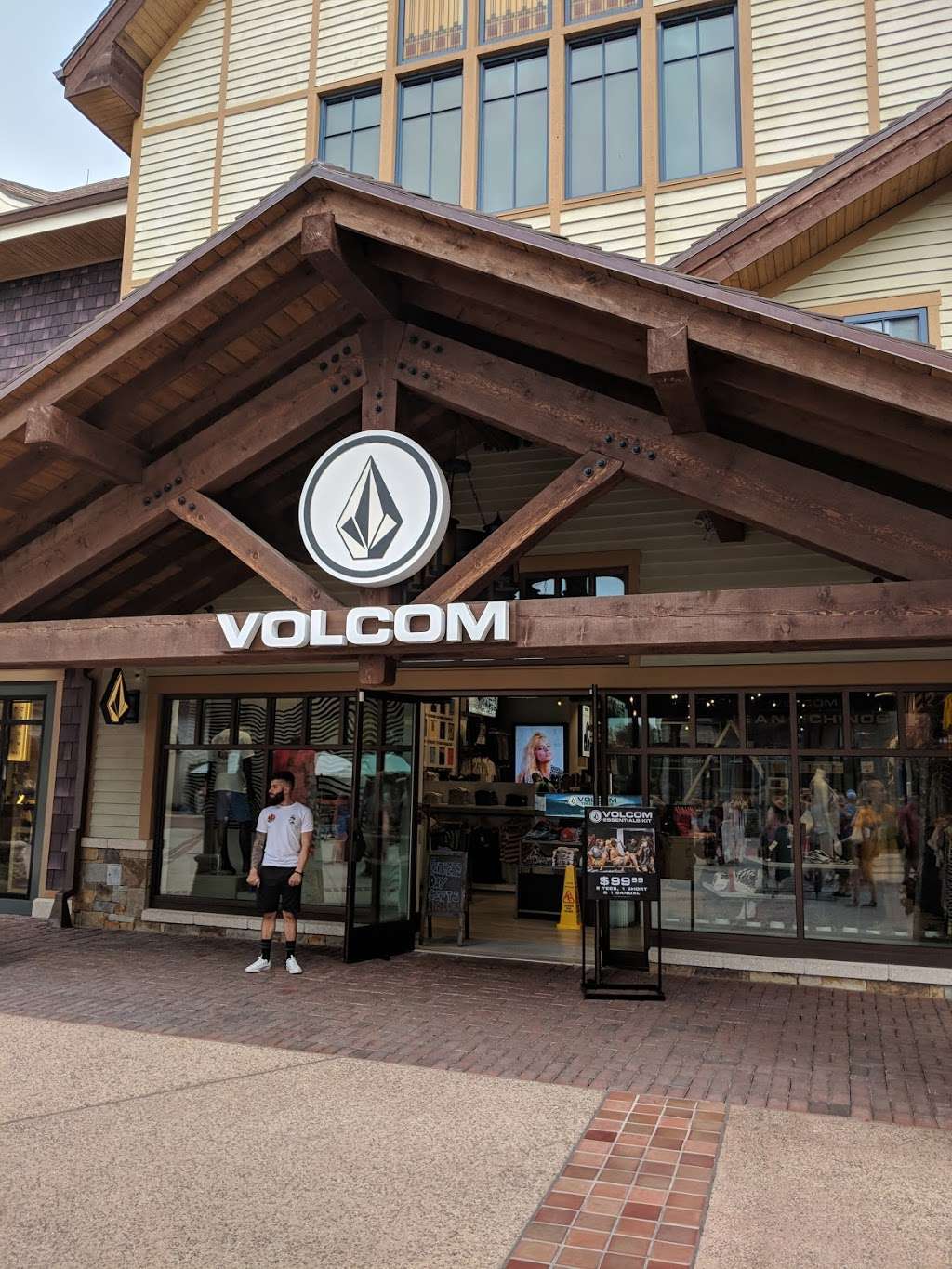 Volcom Disney Springs | Lake Buena Vista, FL 32830 | Phone: (407) 560-8239