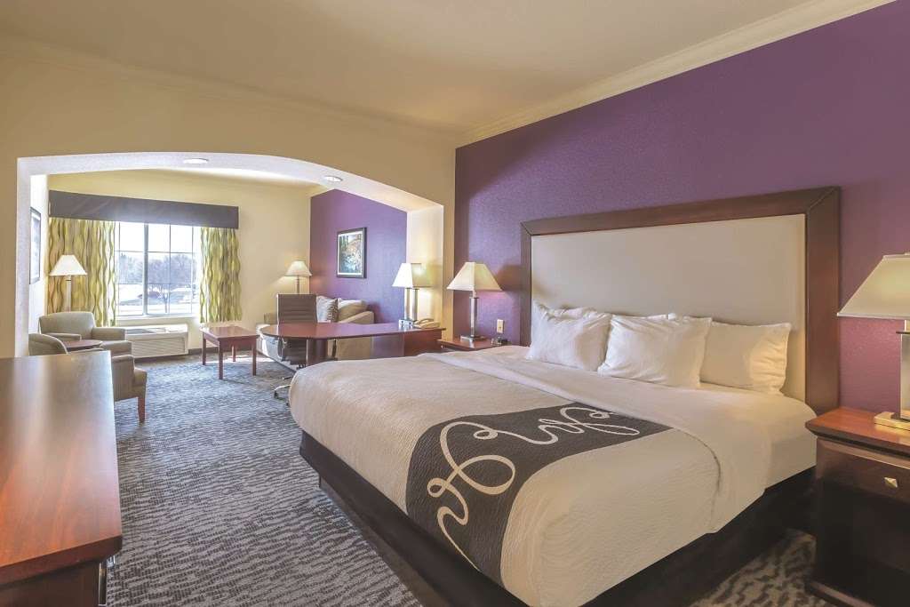 La Quinta Inn & Suites by Wyndham Loveland | 1450 Cascade Ave, Loveland, CO 80538, USA | Phone: (970) 622-8600