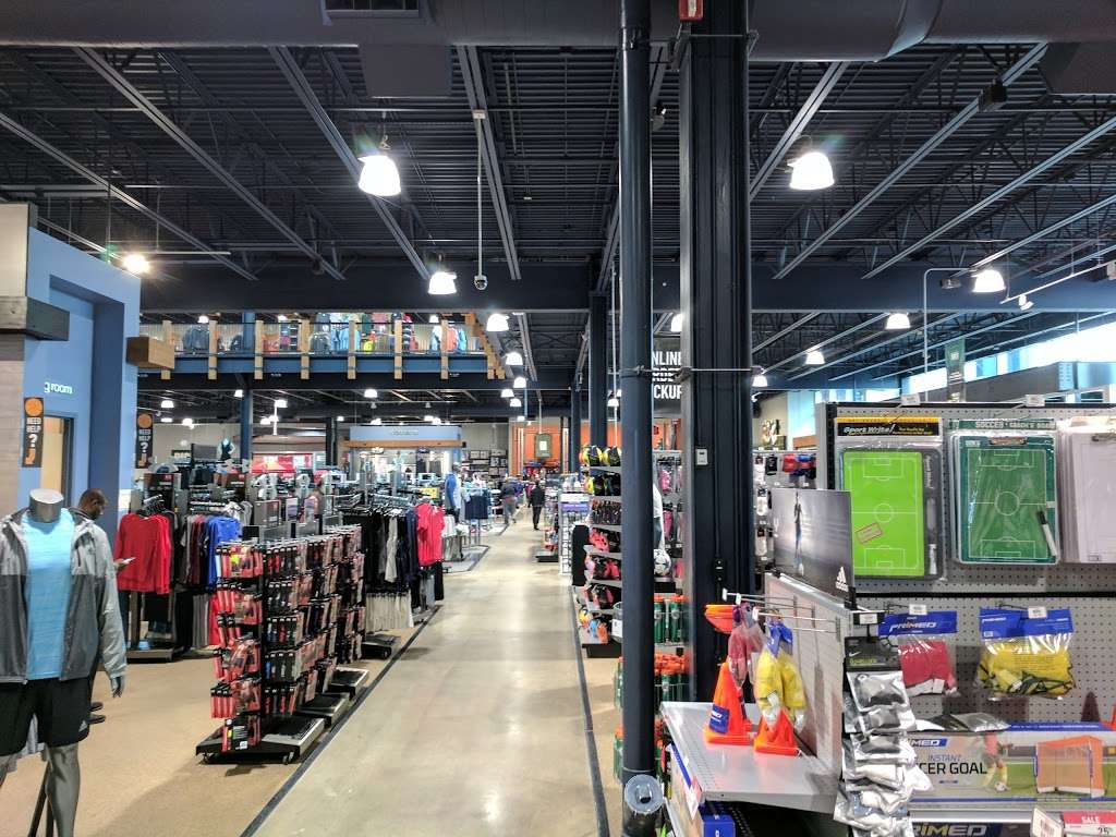 DICKS Sporting Goods | 6020 E 82nd St, Indianapolis, IN 46250 | Phone: (317) 576-0300