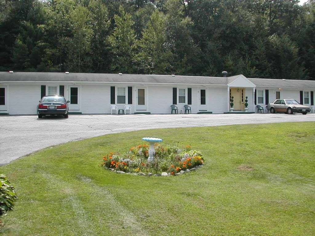 White Rock Motel | 750 Putnam Pike, Chepachet, RI 02814, USA | Phone: (401) 568-4219