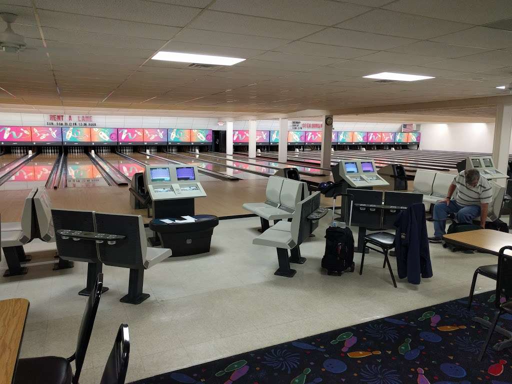 Earl Bowl Lanes | 251 N West End Blvd, Quakertown, PA 18951, USA | Phone: (215) 536-7199