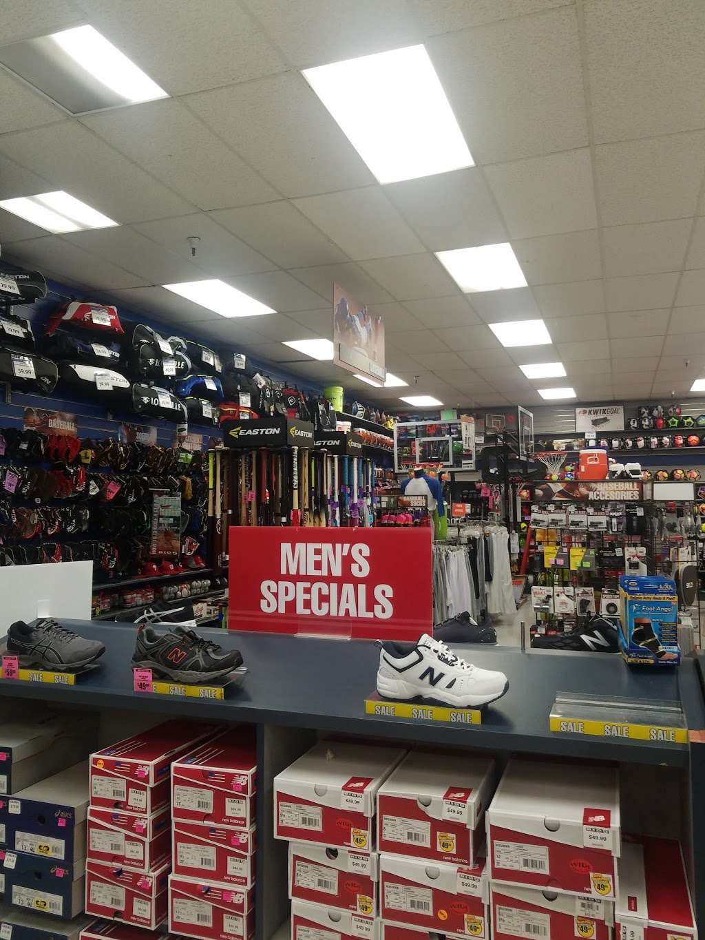 Big 5 Sporting Goods | 1610 W Whittier Blvd, La Habra, CA 90631 | Phone: (562) 694-5488