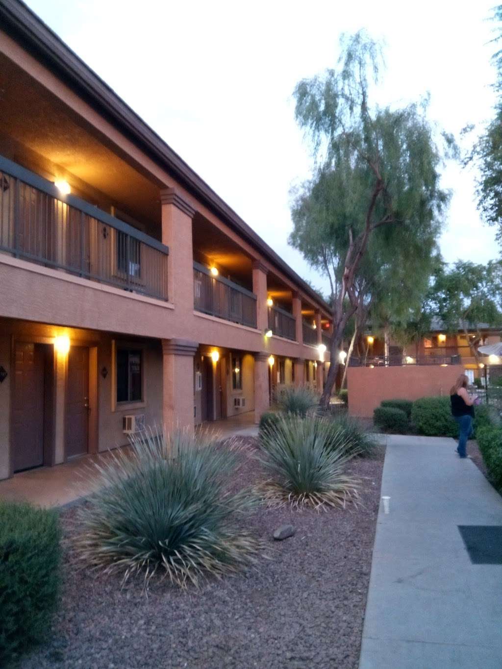 Siegel Suites Tolleson | 1204 N 91st Ave, Tolleson, AZ 85353, USA | Phone: (623) 300-2702