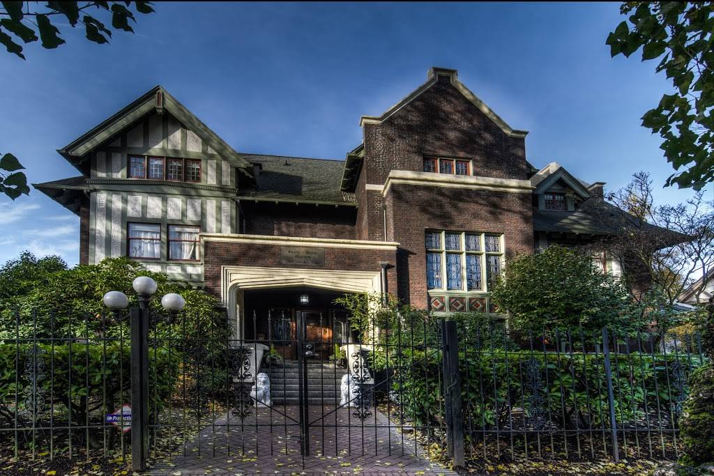 Shafer Baillie Mansion Bed & Breakfast | 907 14th Ave E, Seattle, WA 98112 | Phone: (206) 322-4654