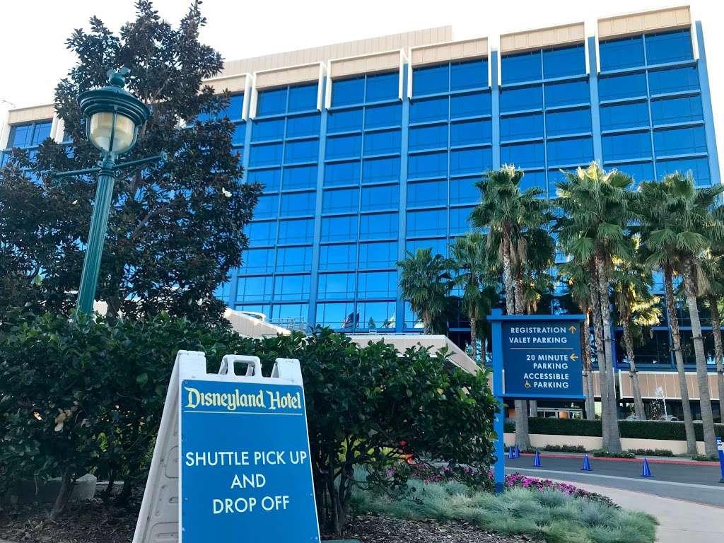 Disneyland Hotel Valet Parking | Anaheim, CA 92802